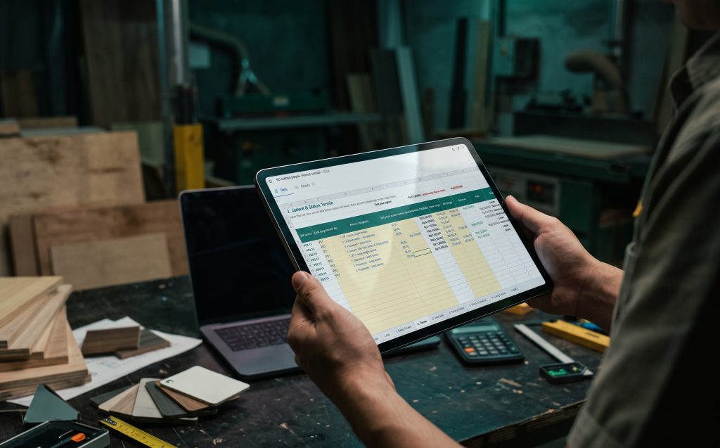 Sheet Termin di Kit Kontrol Proyek Interior dengan status jatuh tempo dan lunas otomatis